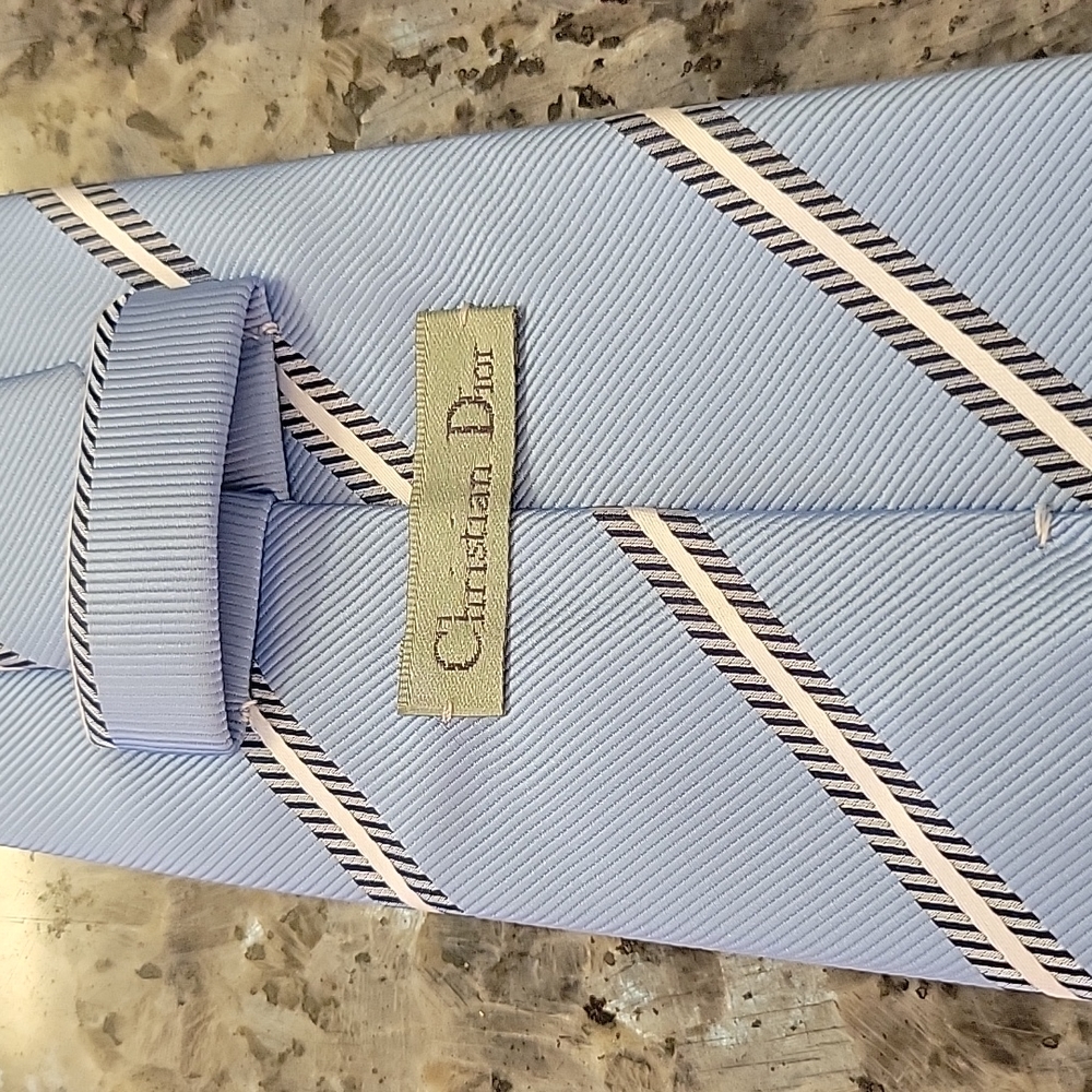 Beautiful silk tie - Picture 3 of 5